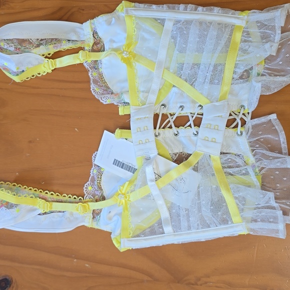 Floral v neck love and lemons blouse - Picture 7 of 7